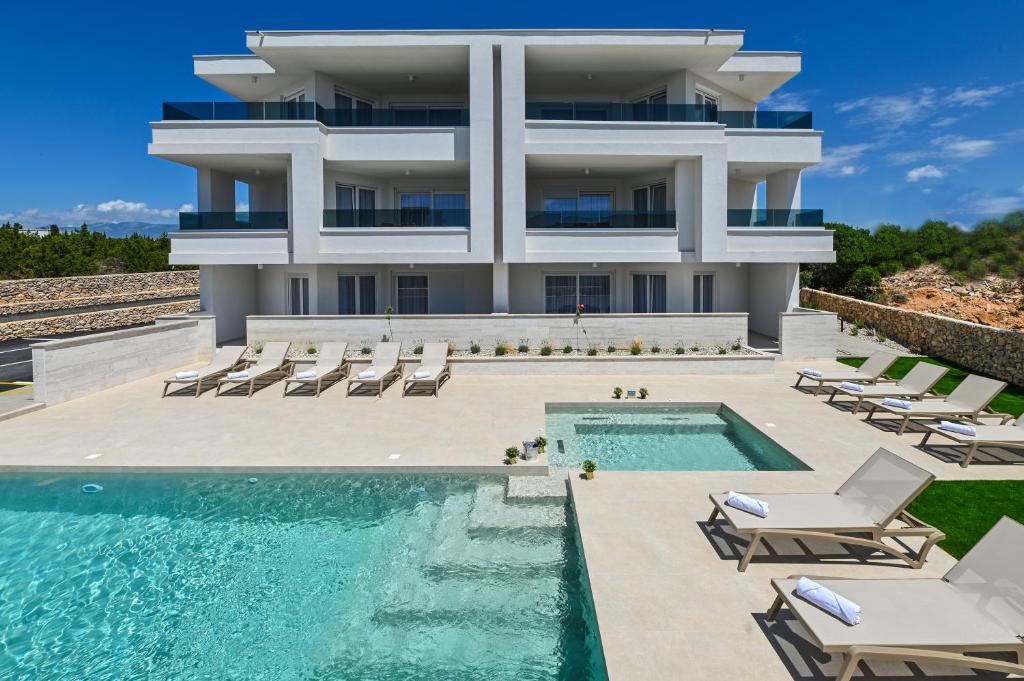 Villa Lux Pool in Novalja